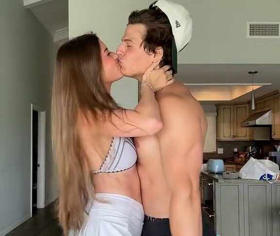 Brooke Monk Onlyfans - Hot Video With BF In Kitchen !!!